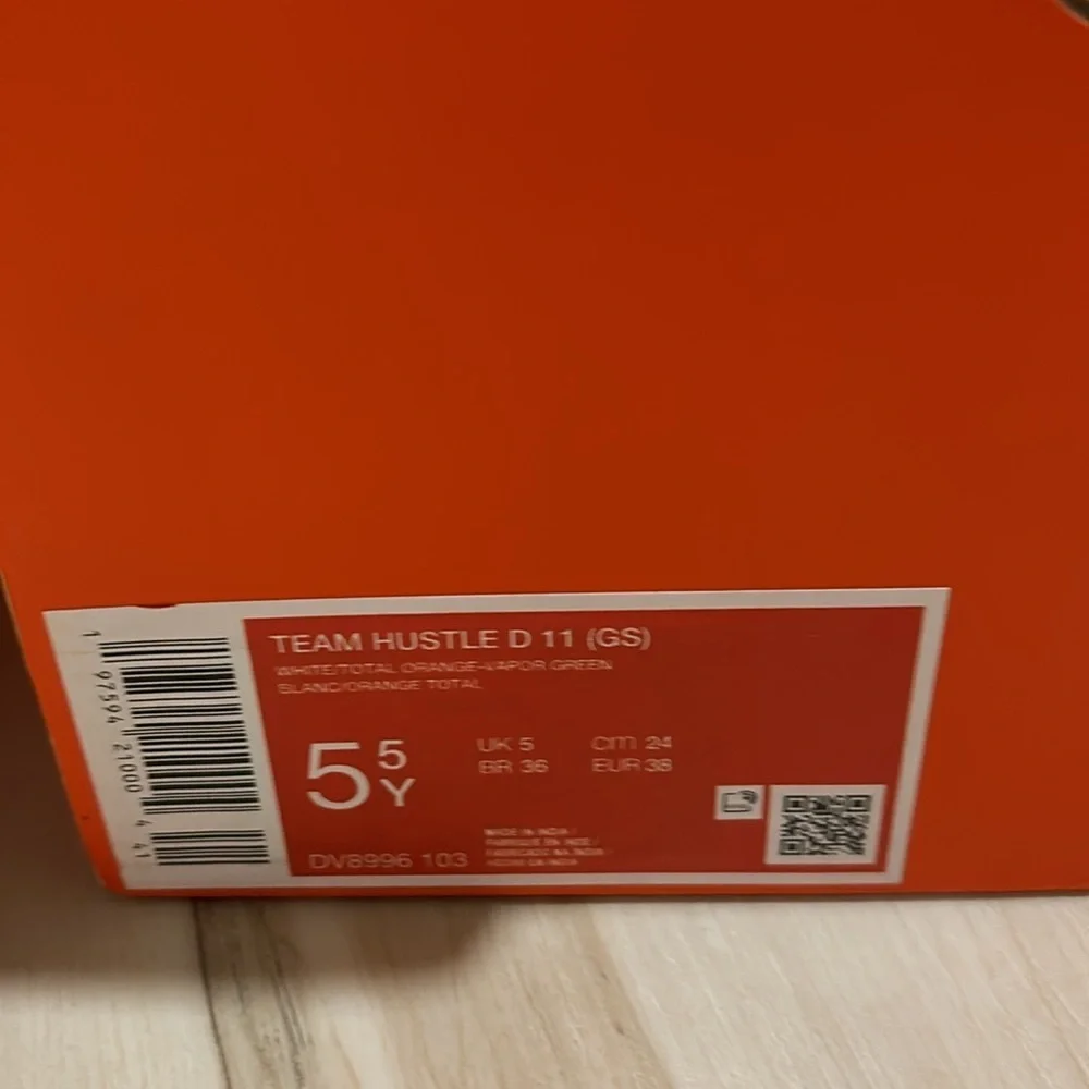 Nike Team Hustle D 11 Basketball Sneaker - Kids'